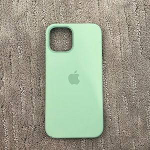 iPhone 13 Pro green case with magnet